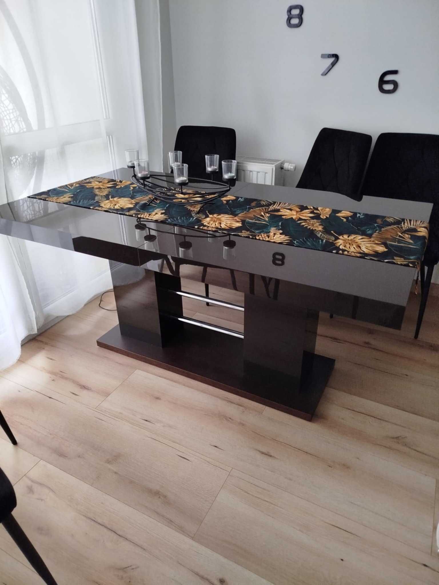 Stół w stanie idealnym
