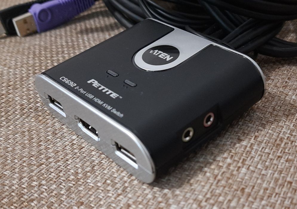 KVM переключатель Aten CS-692 (CS692-AT)
KVM переключатель Aten CS-692