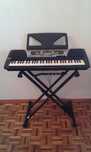 Órgão Yamaha PSR-350 com tripé