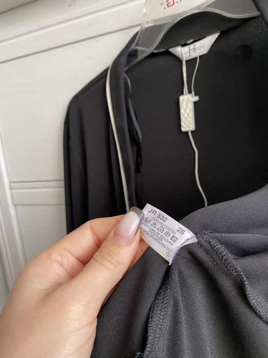 Joanna Hope czarne bolerko z kontastrową lamówką