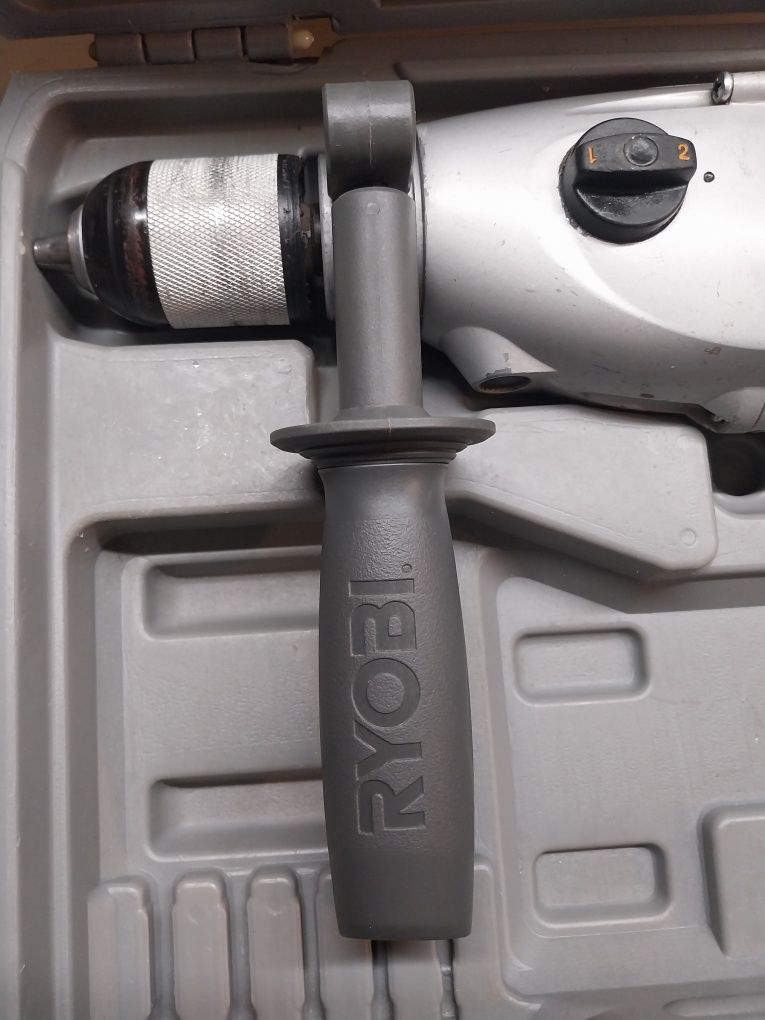 Berbequim de impacto RYOBI 1050W