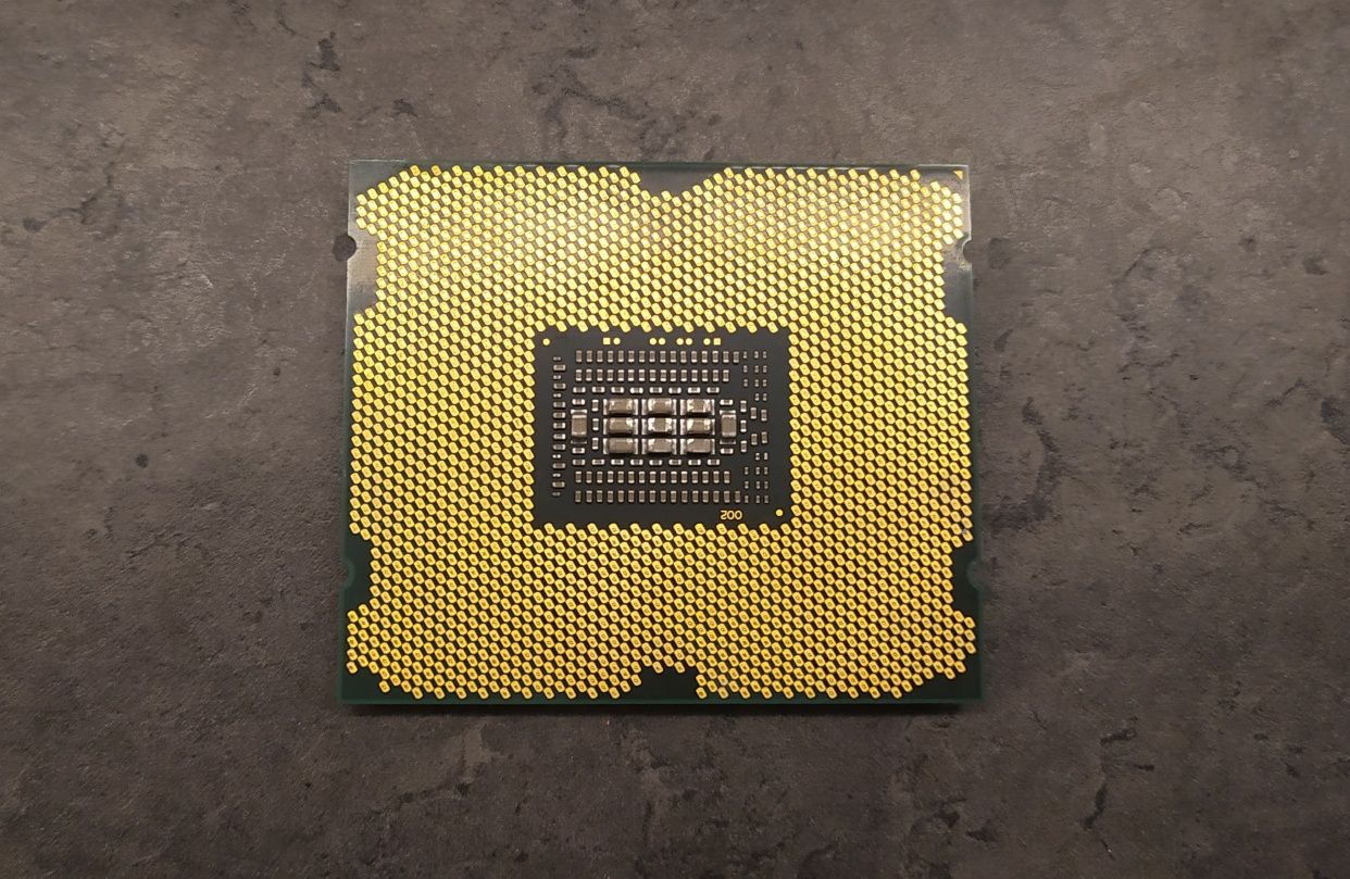 Intel Xeon E5-2680