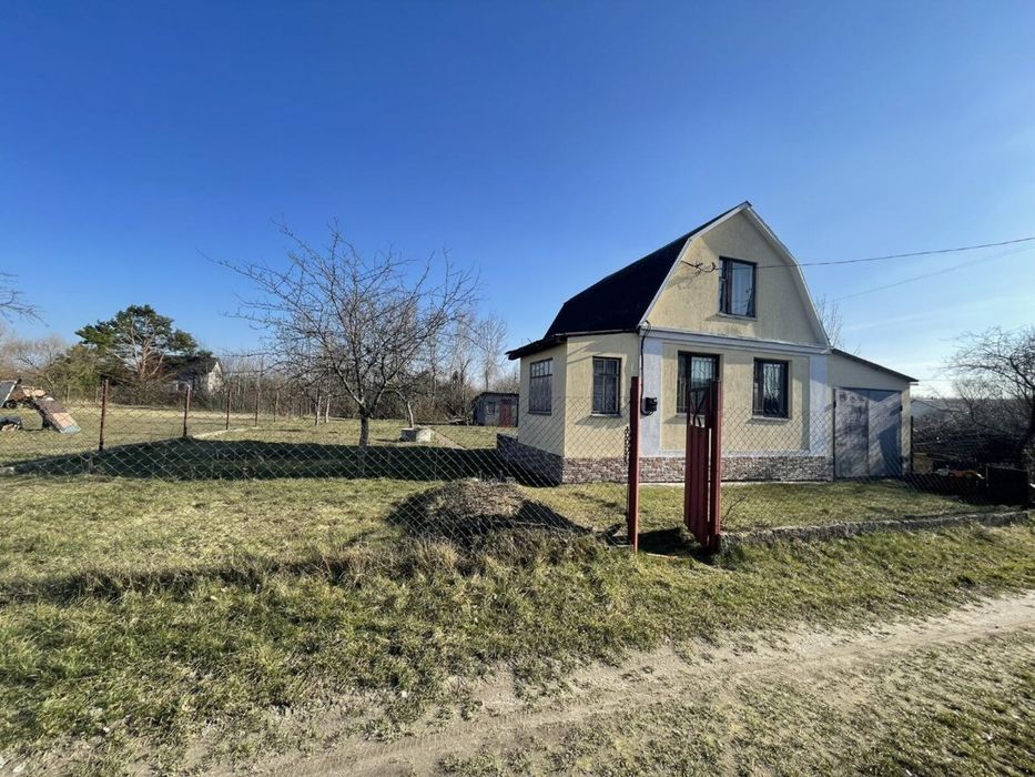 Гарний дачний будинок у Вільску