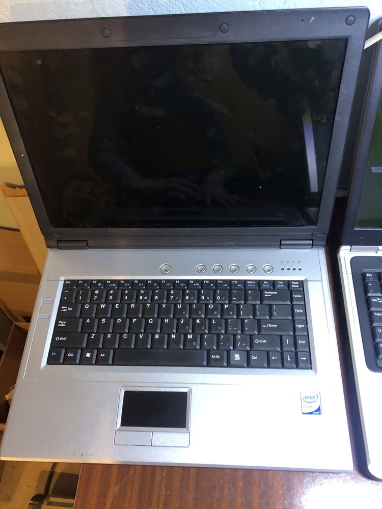Złom elektroniczny stare laptopy