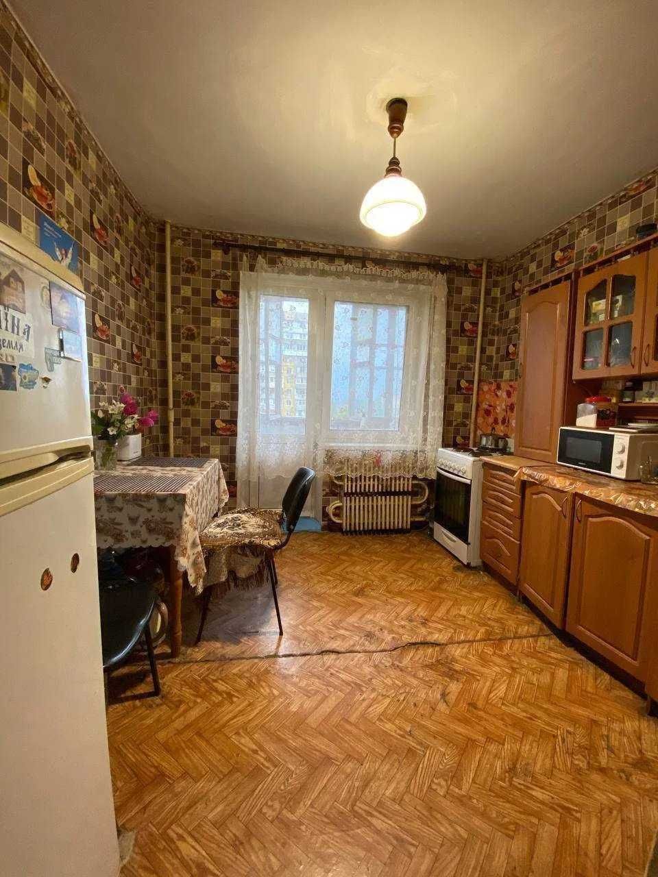 Продам 2-к квартиру Тополя-3 Панікахи Епіцентр