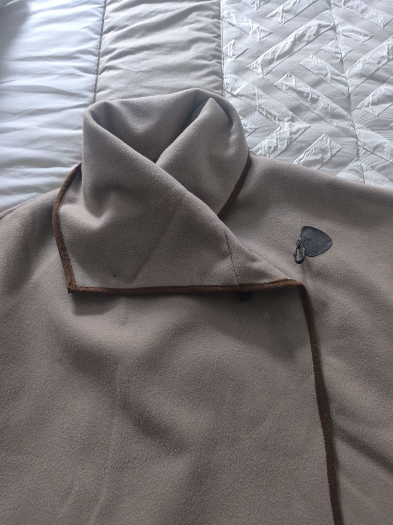 Capa bege escuro