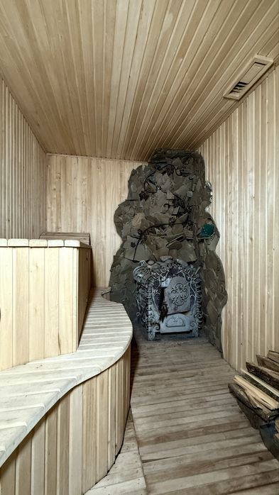 Будинок у нагірній частині міста, район ресторану «Armenia»