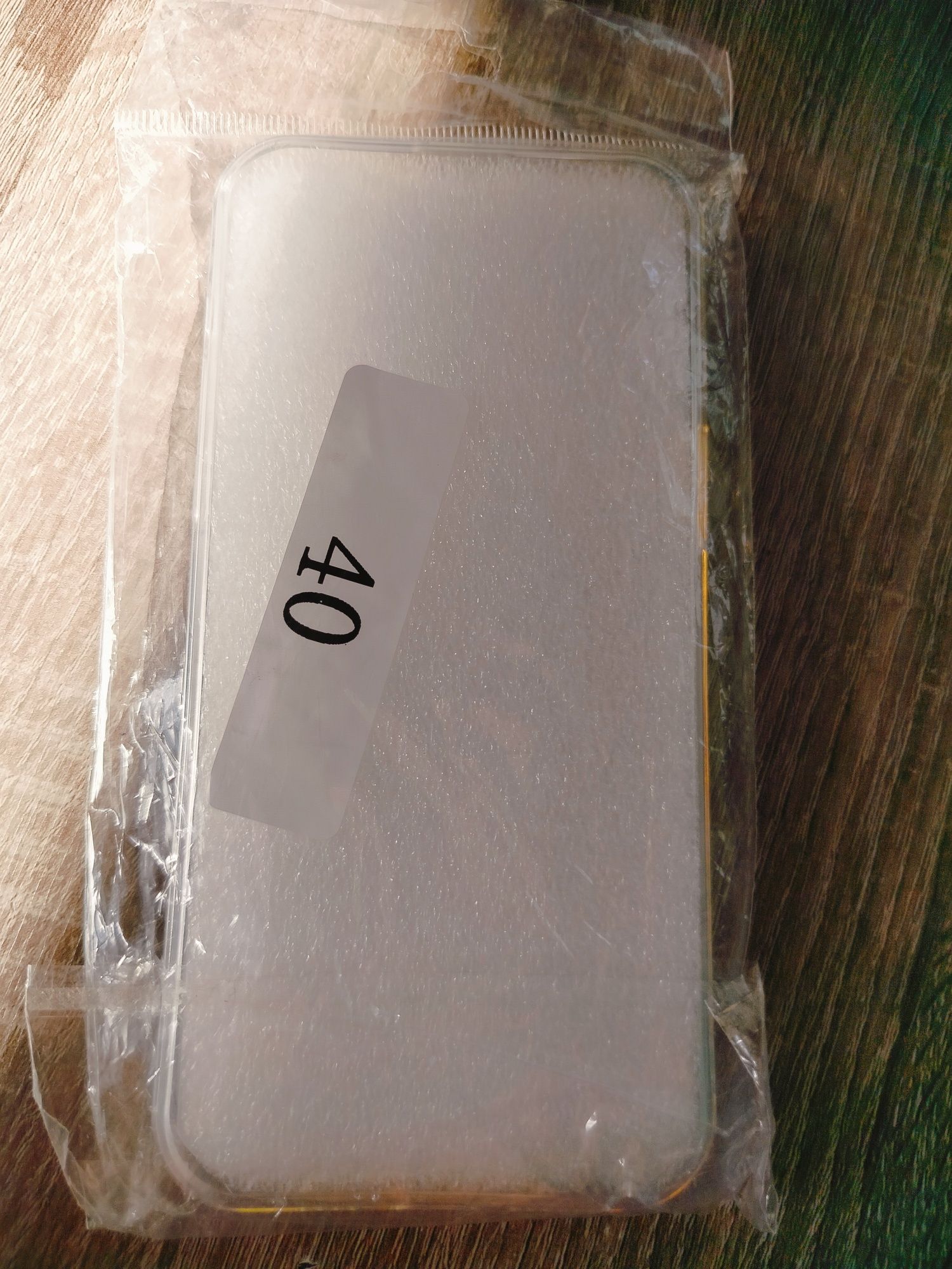 Etui na iPhone z nadrukiem "HAHA" – nowe, oryginalnie zapakowane!