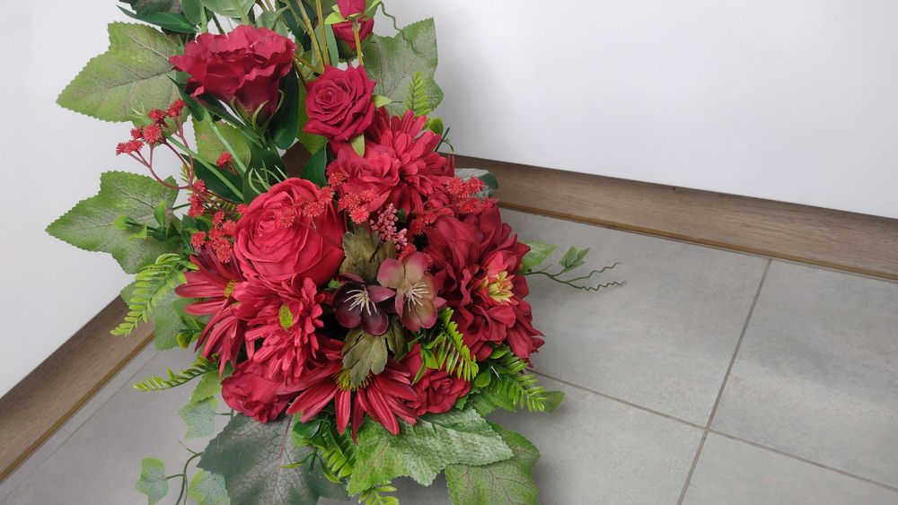 Kompozycja wiązanka stroik na grób cmentarz pomnik