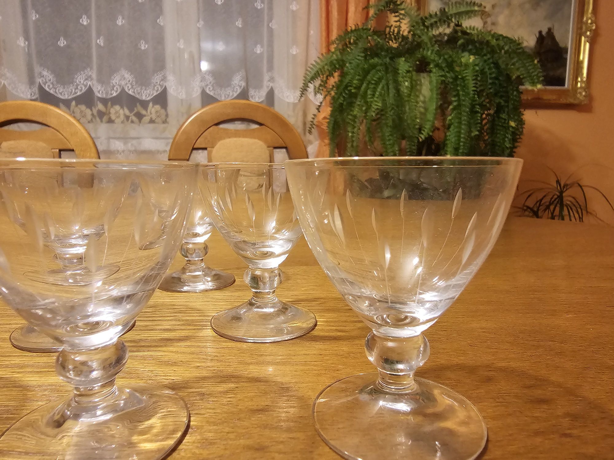 Kieliszki uranowe-manganowe. UNIKA T