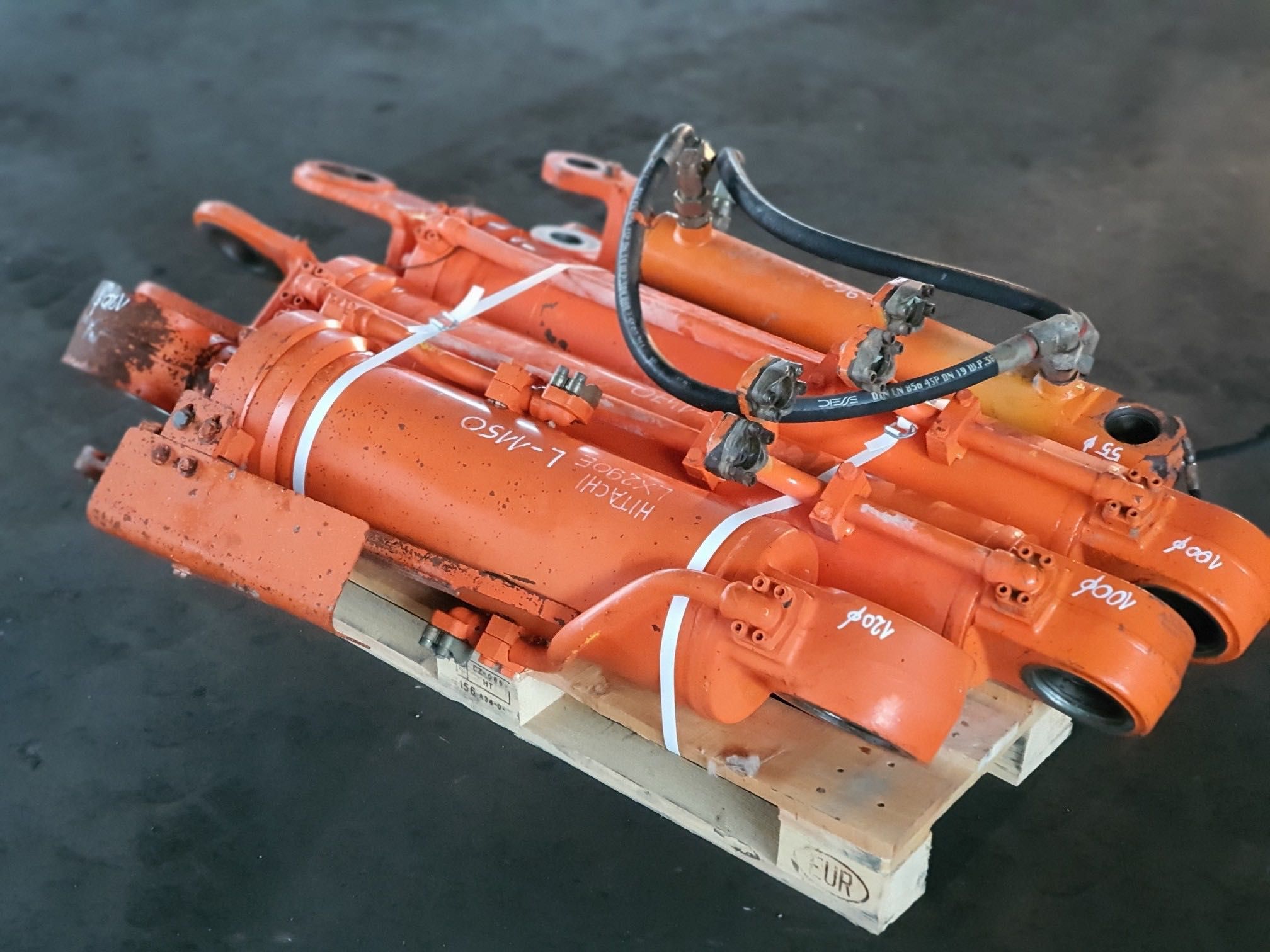 HITACHI LX 290 ładowarka kołowa komplet siłowników hydraulicznych