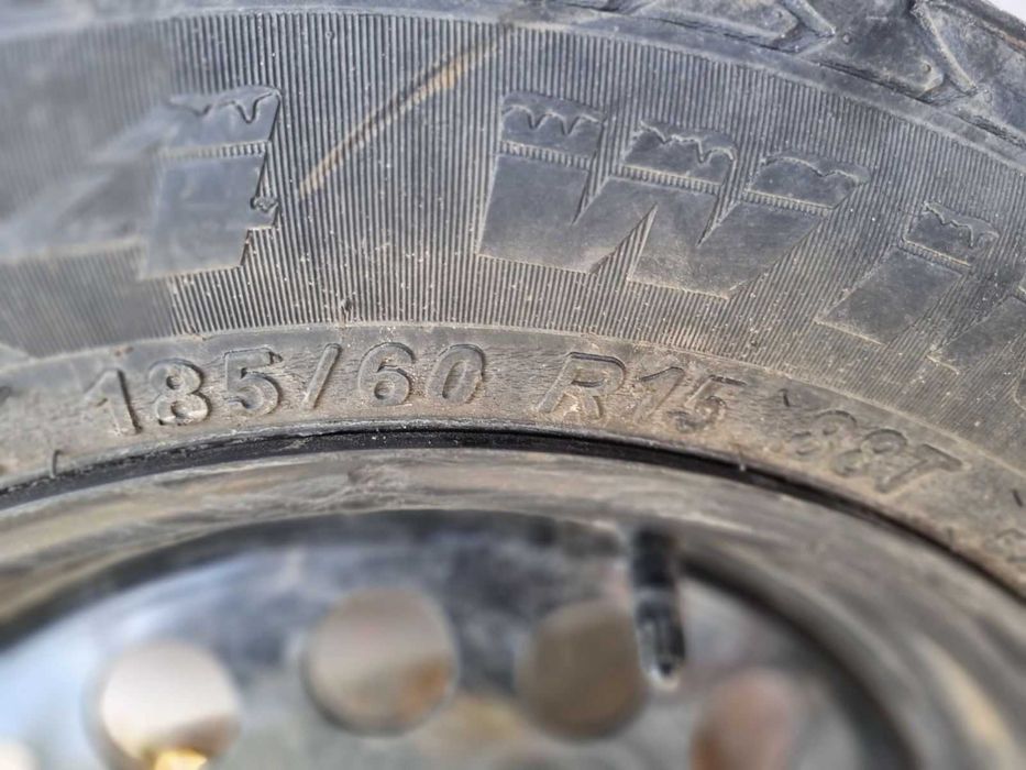 продам  колеса в сборе  R15 4шт,резина зимняя,185/60 R15