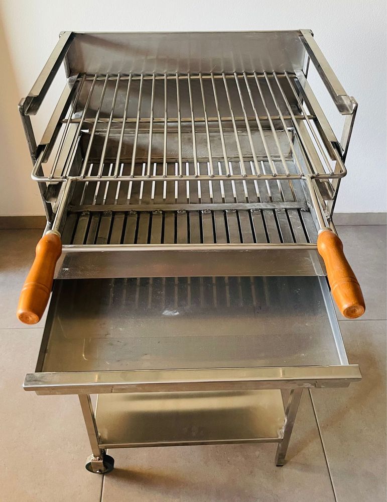 Grelhador em INOX ref. 316 com com 3 níveis, com 50x40x104 cm