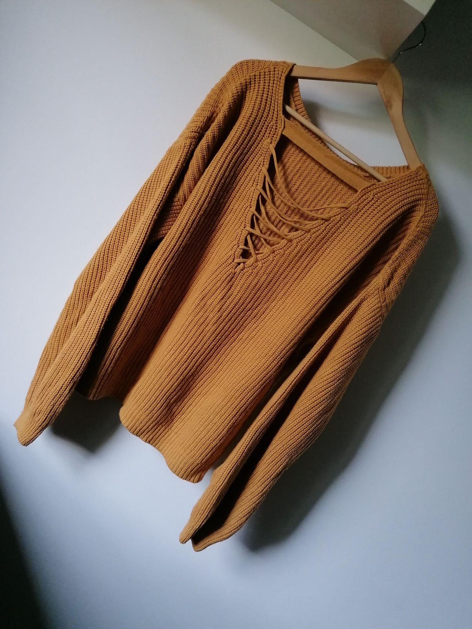 Sweter z ażurowym tyłem rozmiar M