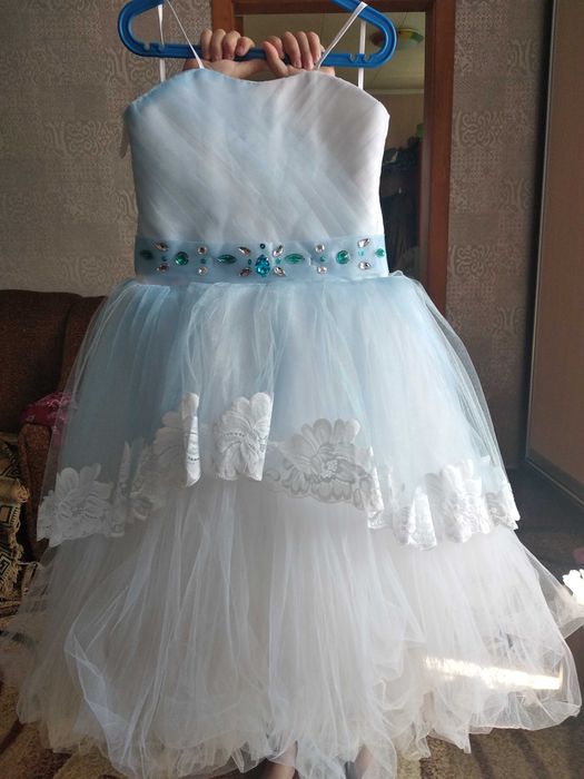 Бальне плаття, святкове плаття, випускне плаття