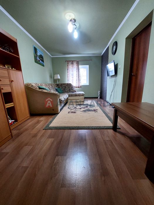 Заміський будиночок поряд із містом