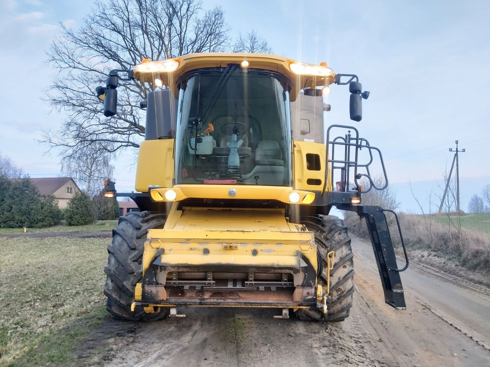 Kombajn zbożowy New Holland CX 8080 Rok prod 2007