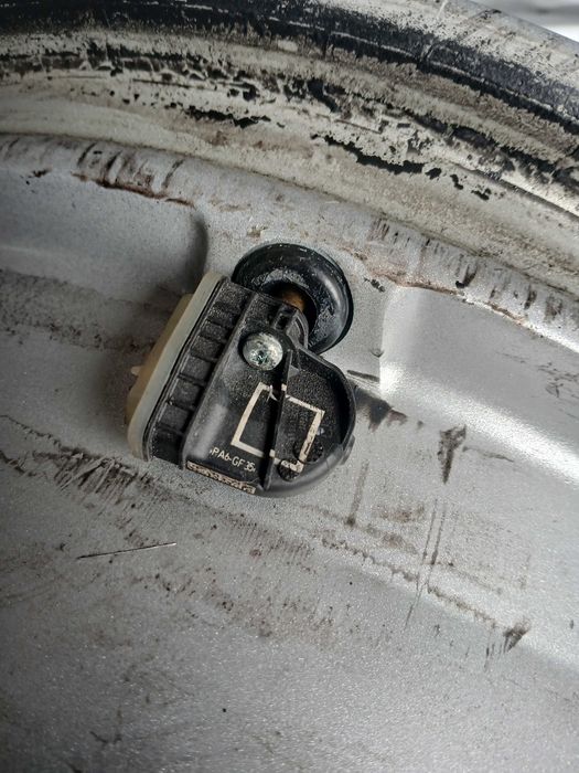 Felgi aluminiowe Ford 6j15 4x108 et 47,5 oryg TPMS Fiesta