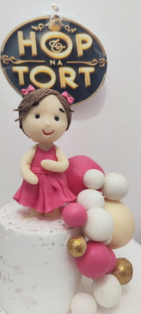 Stojąca laleczka na torcie figurka z masy cukrowej