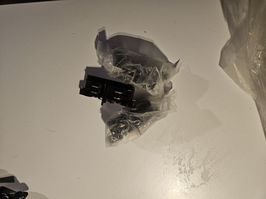 Sprzedam lampy i 4 szyny plus łączniki
