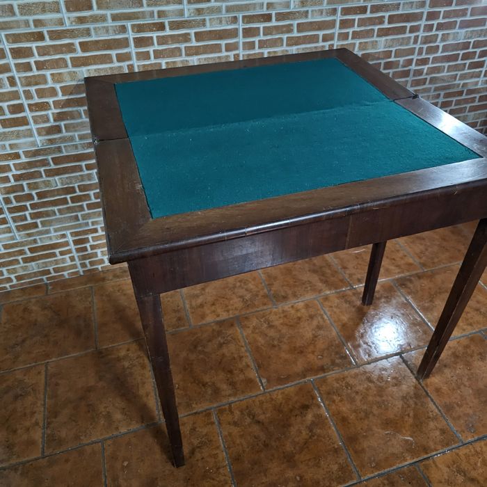 Mesa de jogo antiga