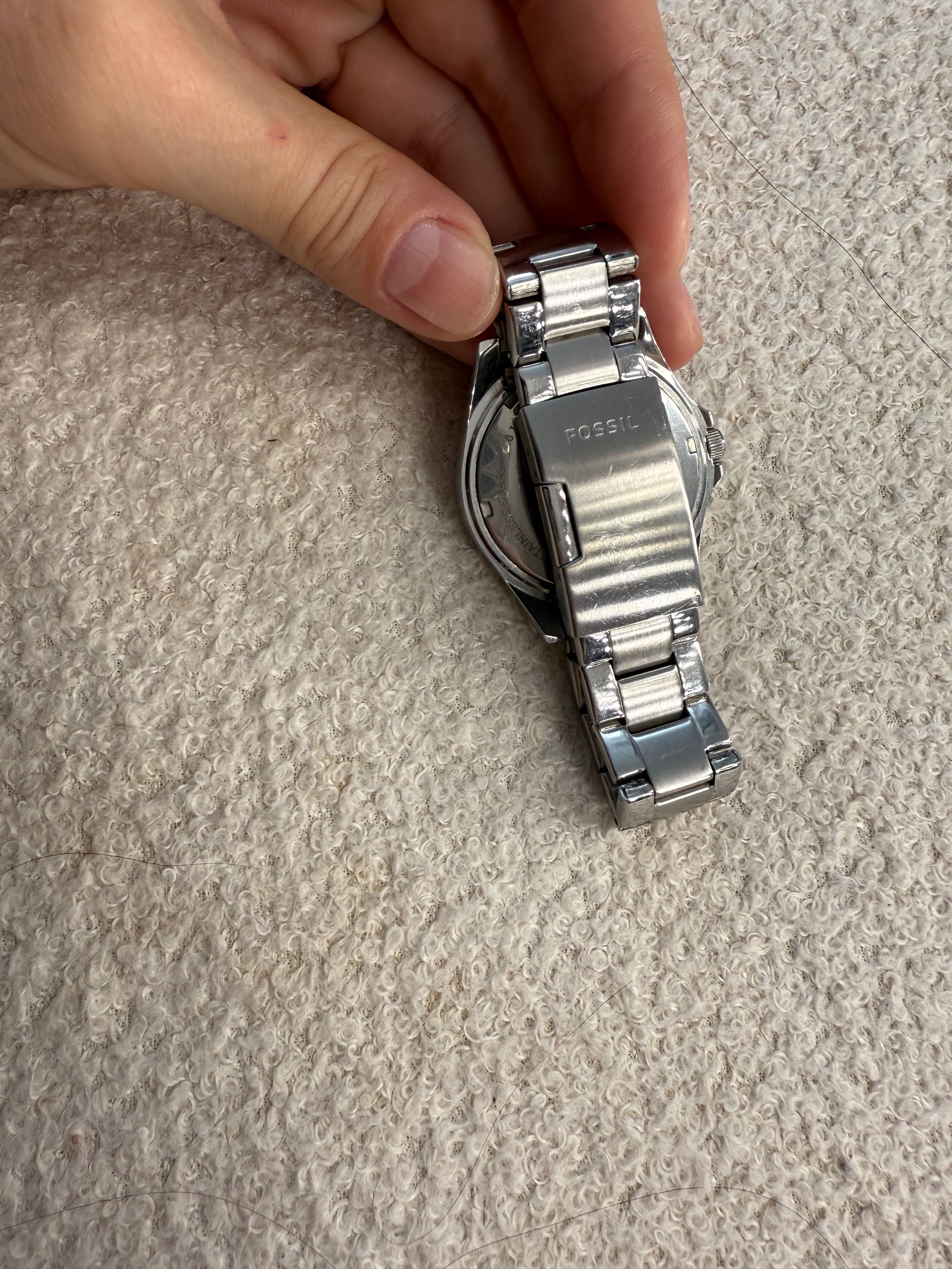FOSSIL Riley ES3202 — жіночий годинник у сріблястому стилі з камінцями