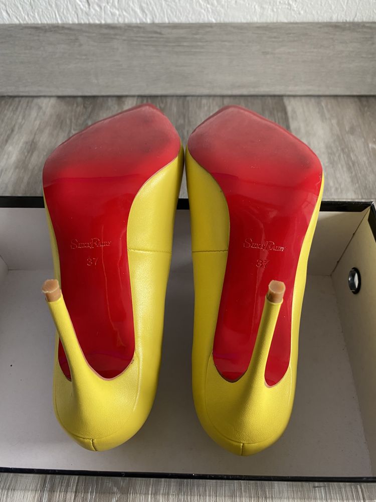 Продам жовті туфлі