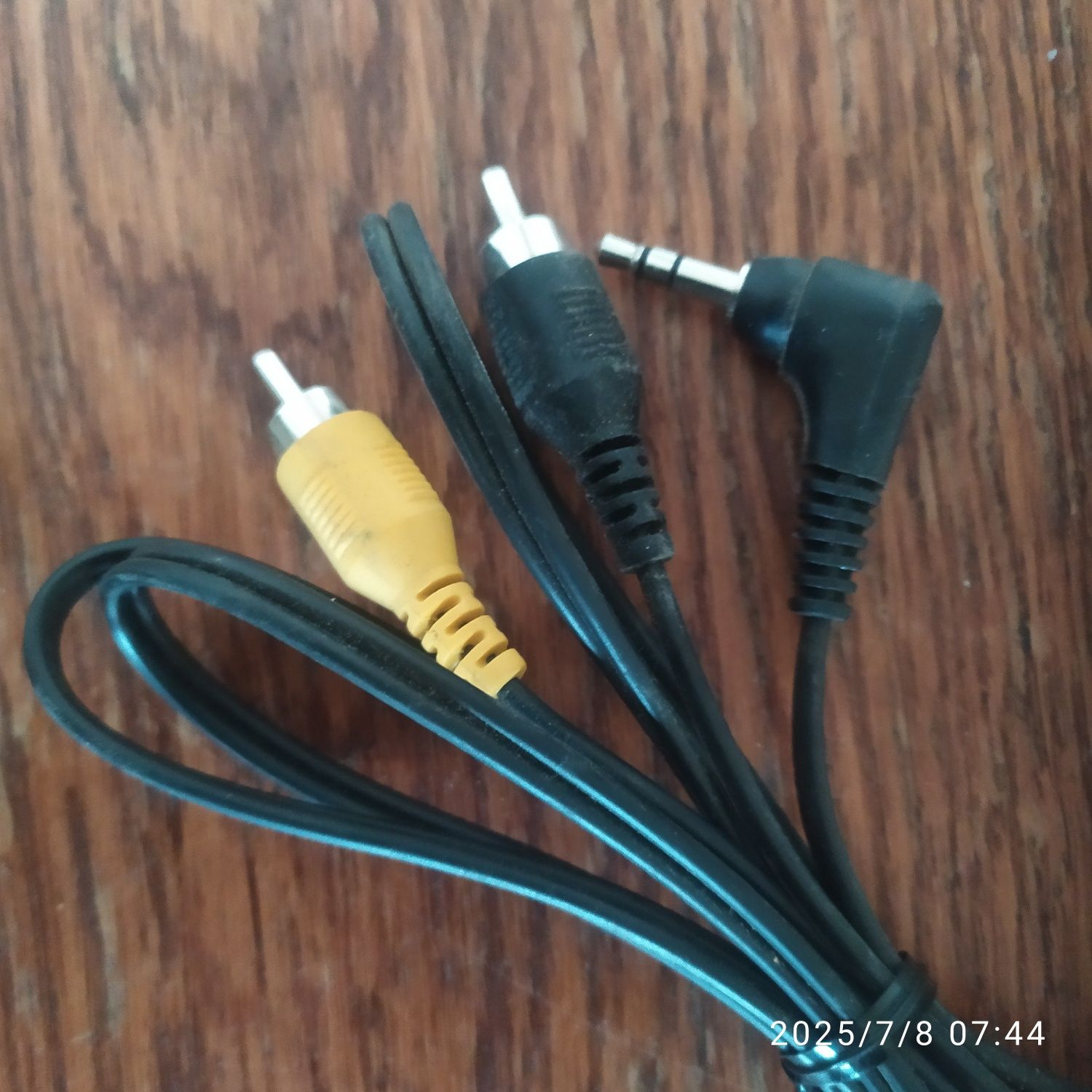 Kabel do głośników.