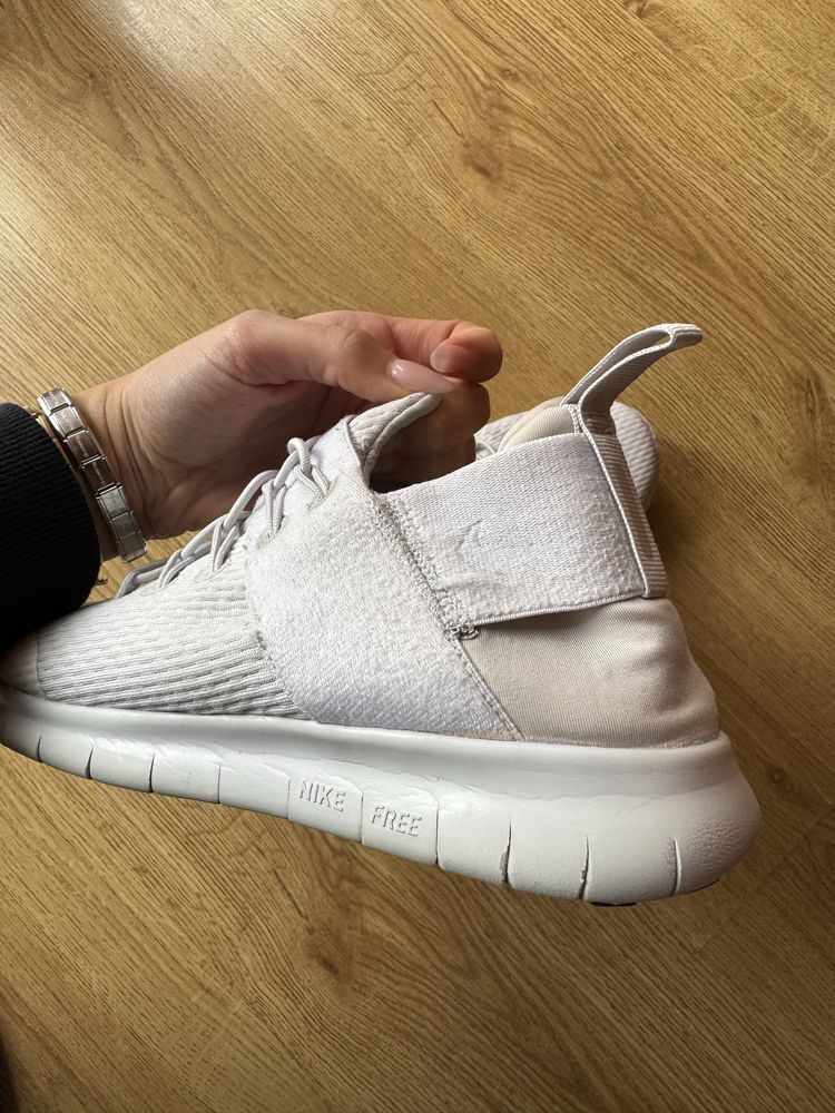 Sapatilhas brancas nike