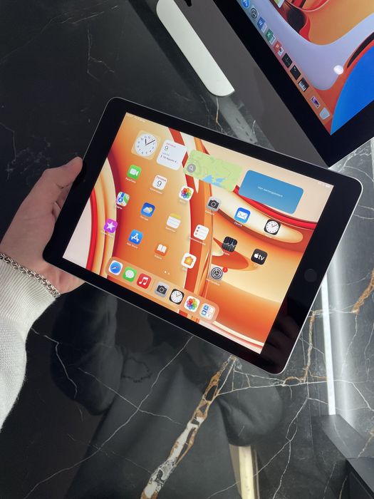 Ідеал Ipad 5 128 GB Silver Gray