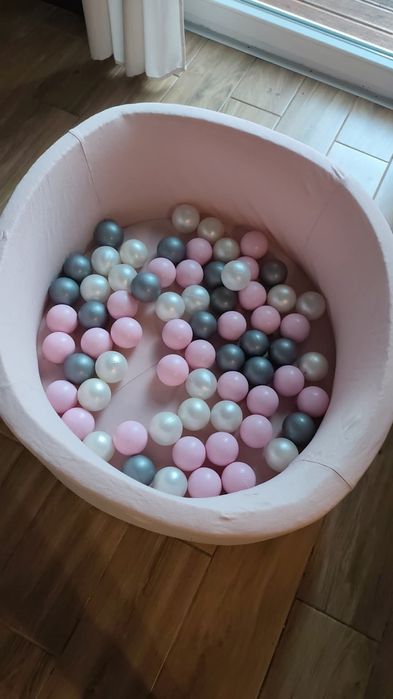 Oddam za darmo  basen na kulki