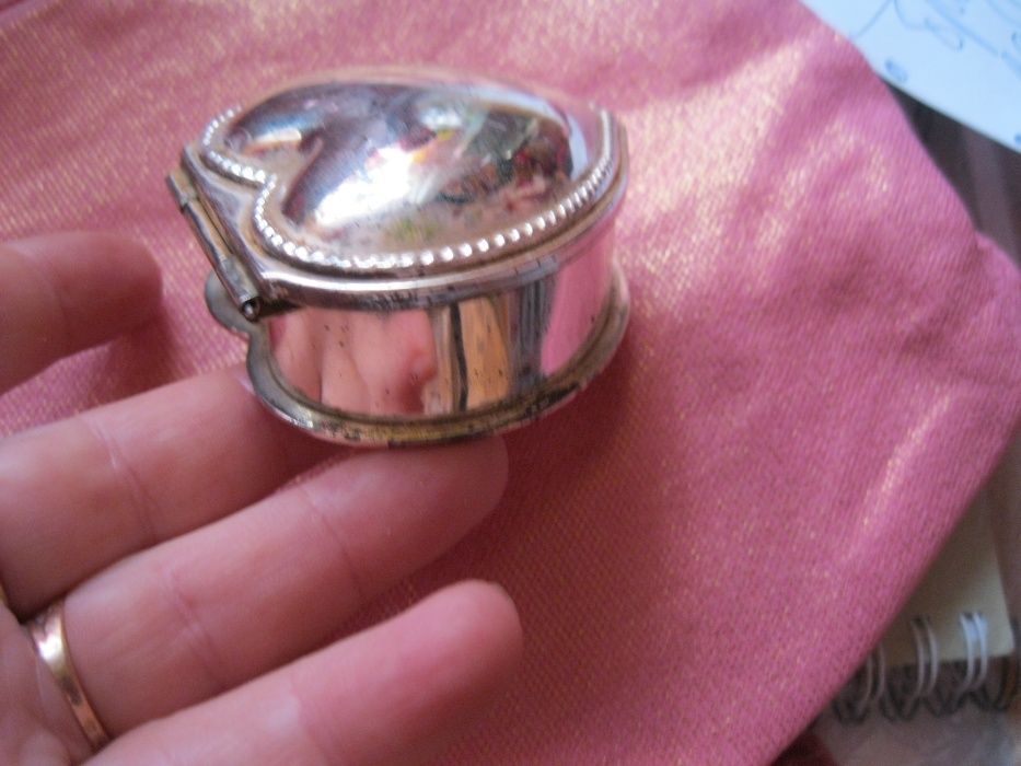 старая шкатулка маленькая металл сердце под серебро для украшений