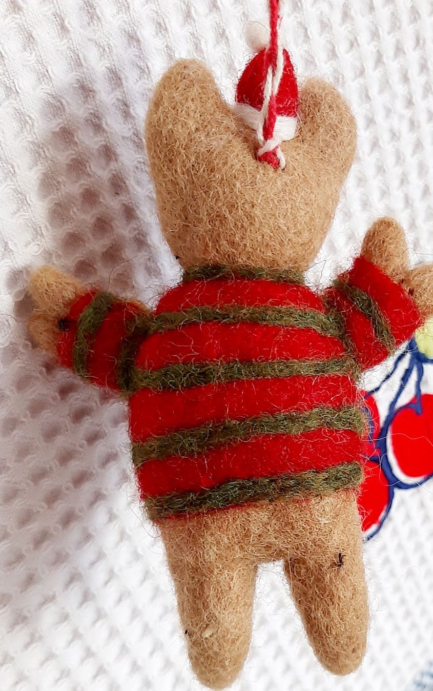 Мягкая мини игрушка Котик с шариками. Ручная работа.Шерсть.