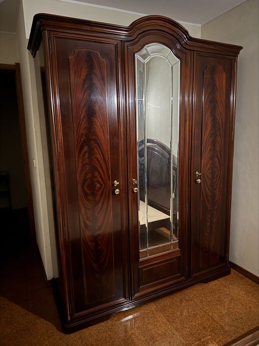 Guarda vestidos com espelho e 3 gavetas