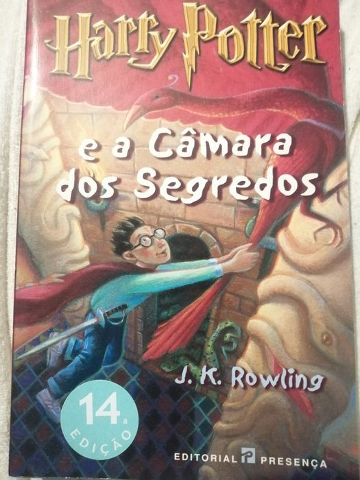 Livros só um foi usado