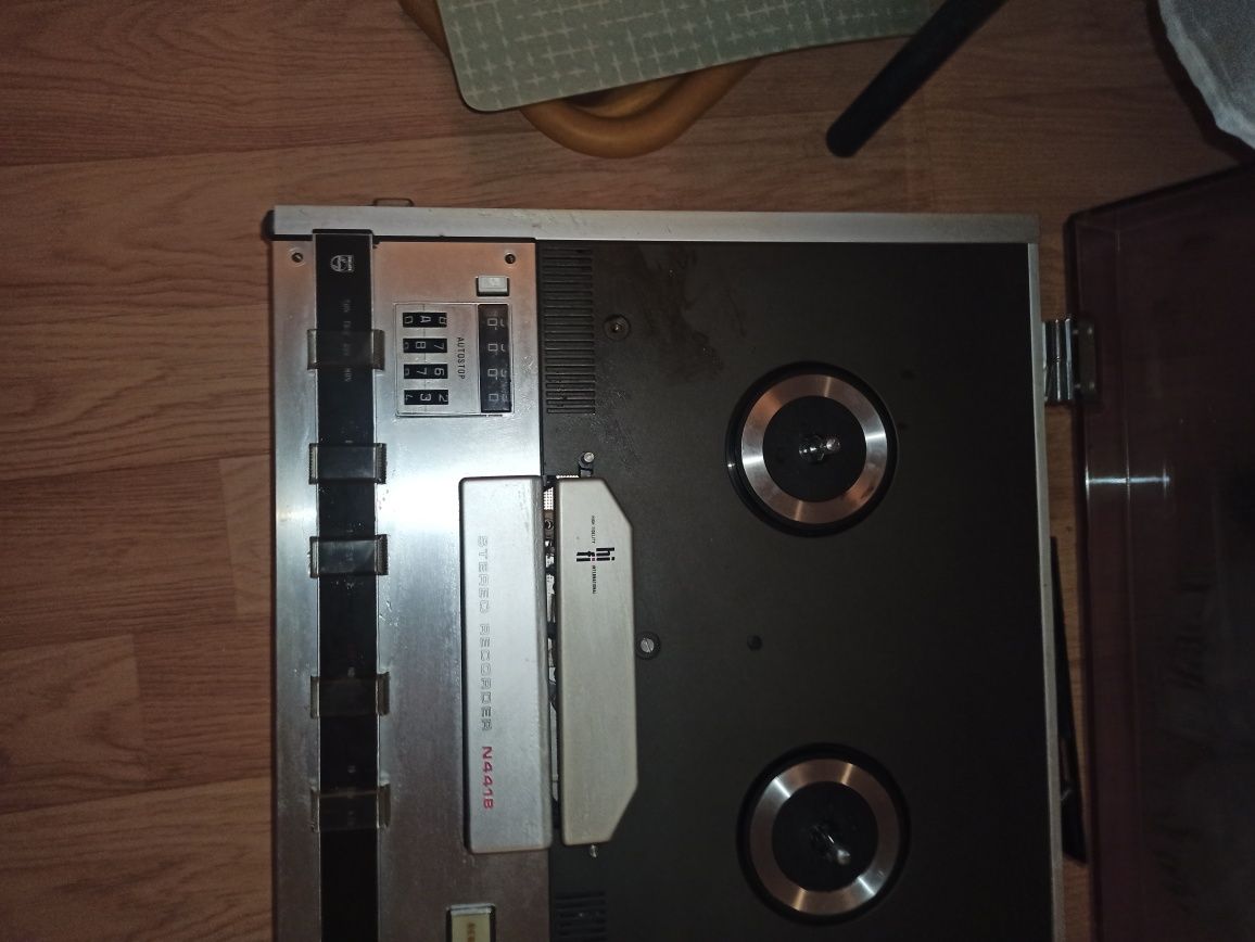 Sprzedam magnetofon szpulowy Philips N4418 do części
