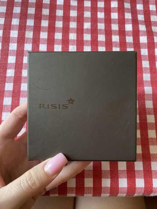 Набір прикрас RISIS: сережки та ланцюжок з підвіскою у формі орхідеї