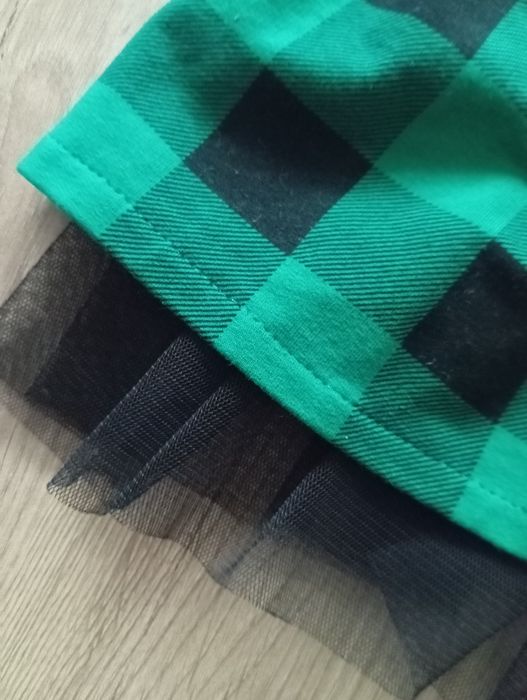 Elegancka sukienka w kratkę r.68