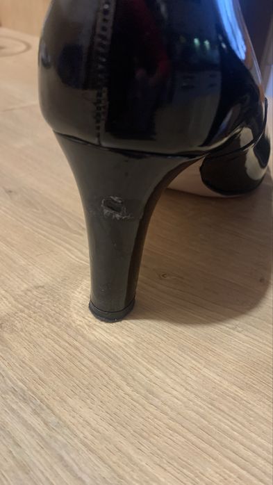 Lakierowane czółenka Gino Rossi