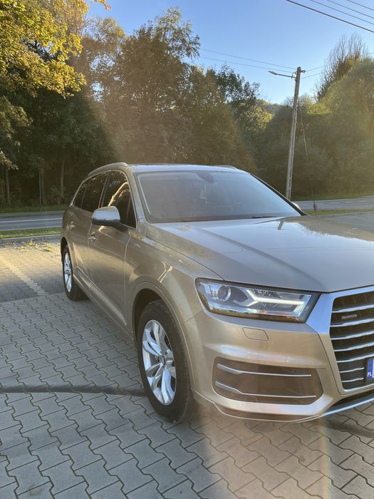 Audi Q7 2019 7-osobowe