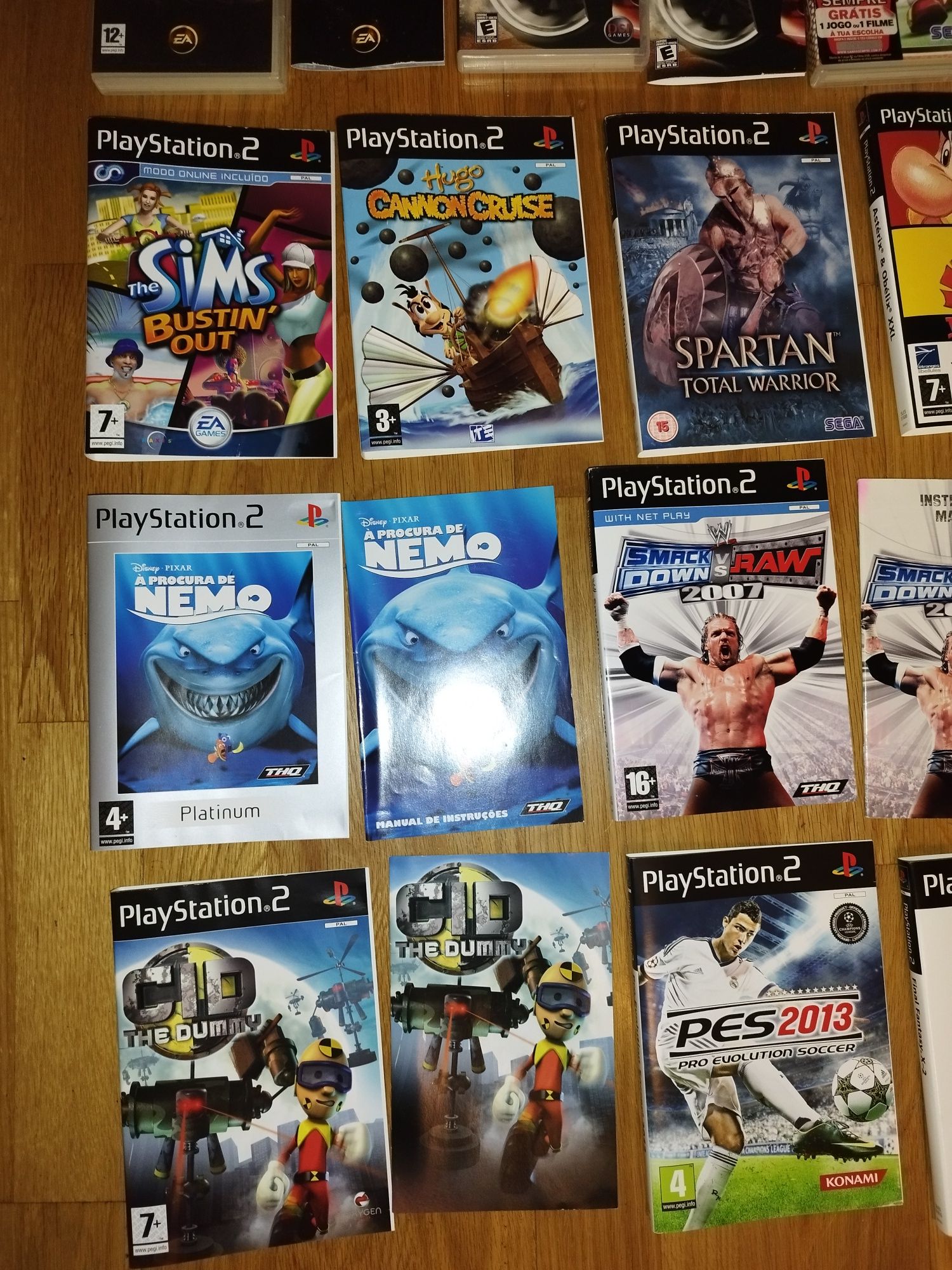 Lote de Capas e manuais de PlayStation 2 e psp