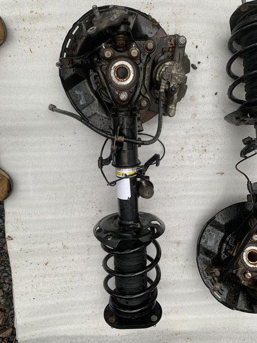 Амортизатор Toyota CHR Тормоза ступеця Mcpherson