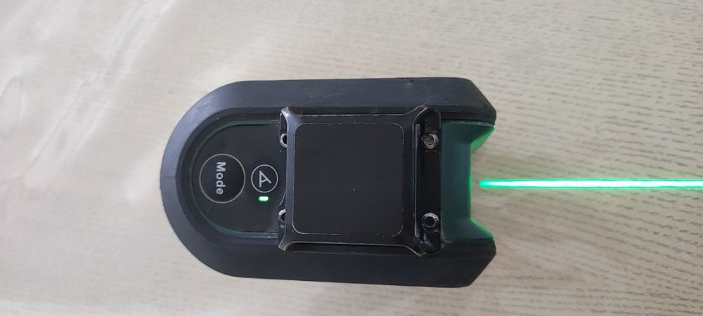 Bosch 0.603.663.E03 лазерний рівень майже новий