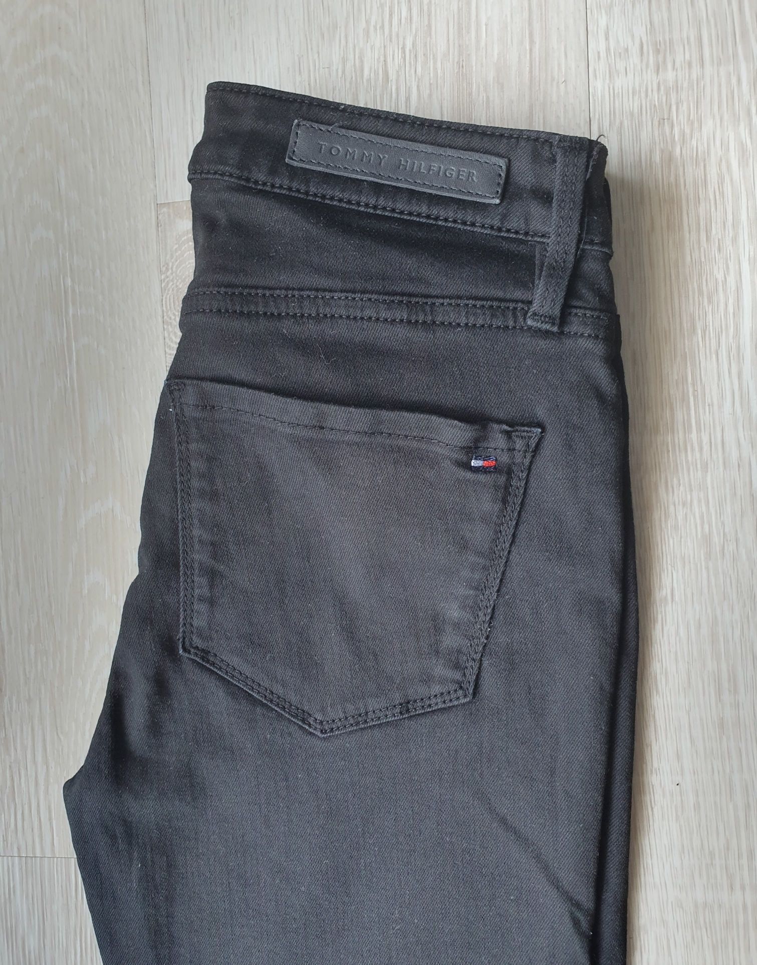 Czarne jeansy spodnie skinny Tommy Hilfiger Como Rw Jegging Fit XS 34