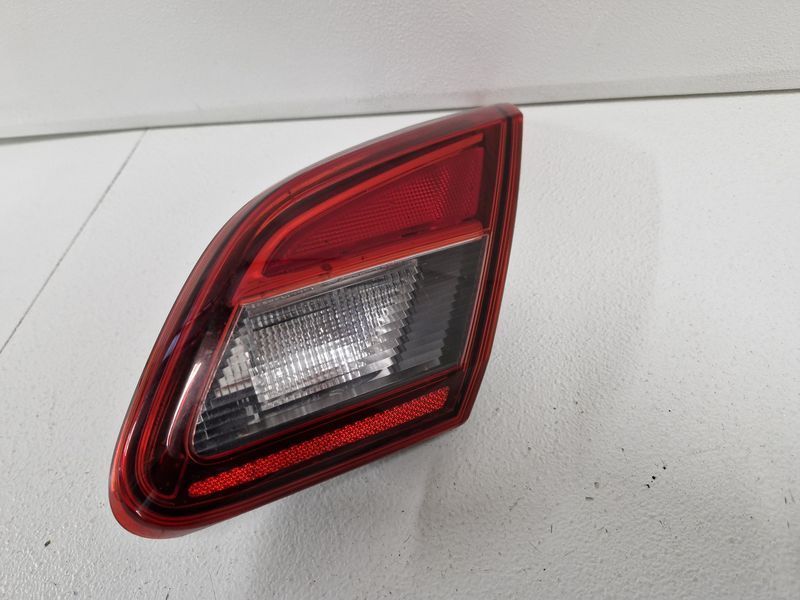 OPEL CORSA E 3D LAMPA PRAWY TYŁ PRAWA TYLNA W KLAPĘ 39012630