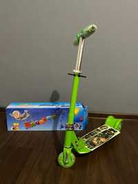Hulajnoga zielona scooter trojkolowa nowa