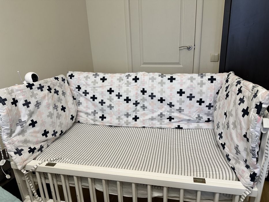 Бортики в ліжечко для дівчинки