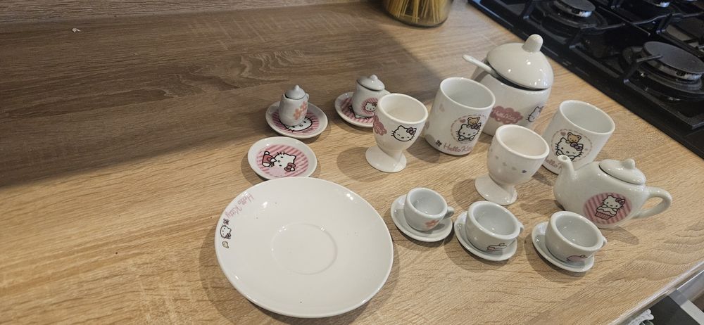 Porcelanowy zestaw hello Kitty do zabawy
