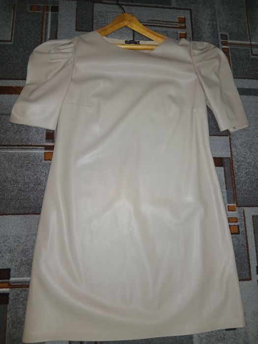 Гарна еко-шкіра сукня