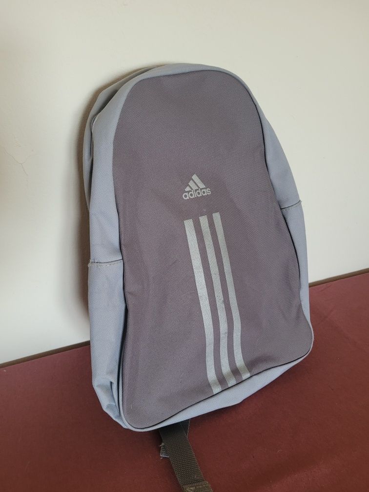 Mochila adidas pequena/média